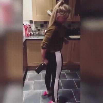 HMC while open champagne with my butt