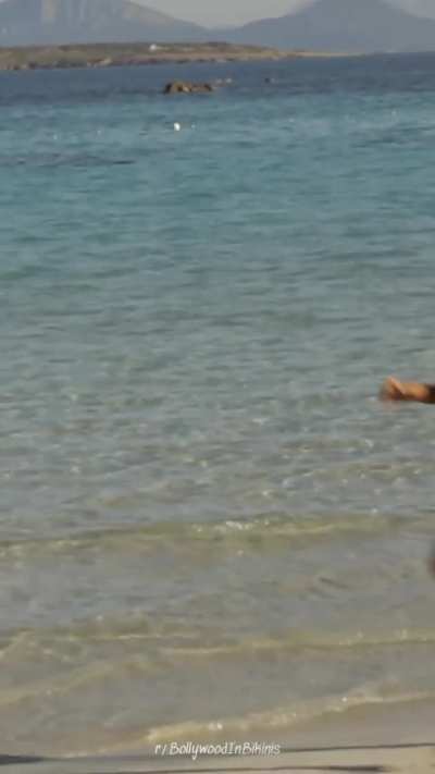 Deepika Padukone's tempting dusky booty shots from Ishq Jaisa Kuch BTS.