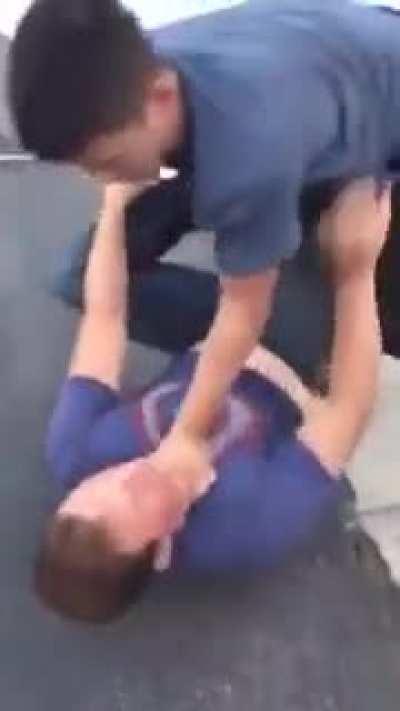 Single leg takedown and heel hook in a street fight