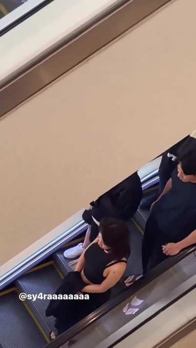 송지효 spotted by a fan during her 3rd day in Malaysia~