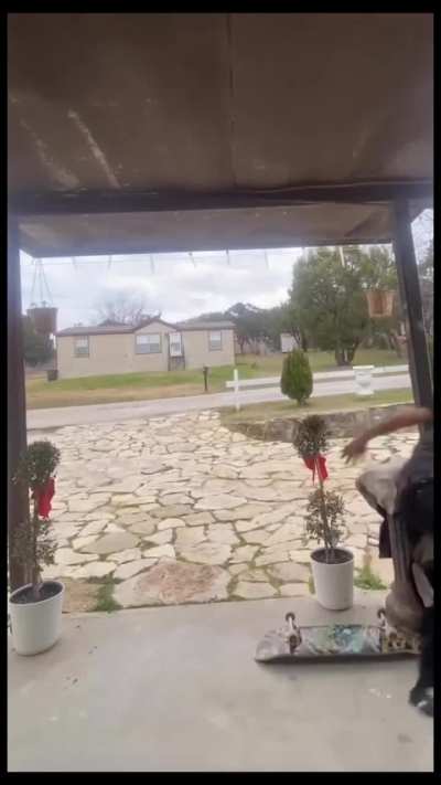 Skateboard flip goes wrong 🤦‍♂️