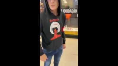 Um pernambucano, pernambucano querendo se pagar de nazista no shopping de Caruaru