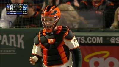 [Highlight] [Highlights] Rogers casually skips a rock to Posey in the 8th inning of NLDS Game 5