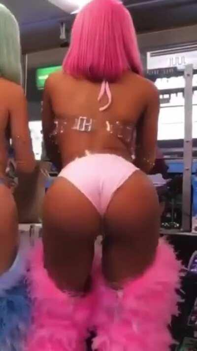 Saweetie bent over