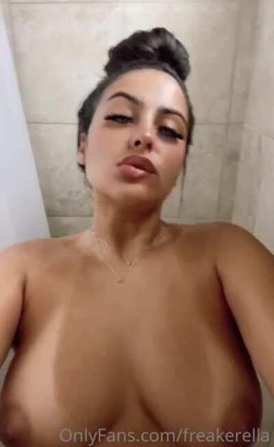 Yall gotta start postin THE BAD BITCHES FROM NY 🔥🔥🔥🔥