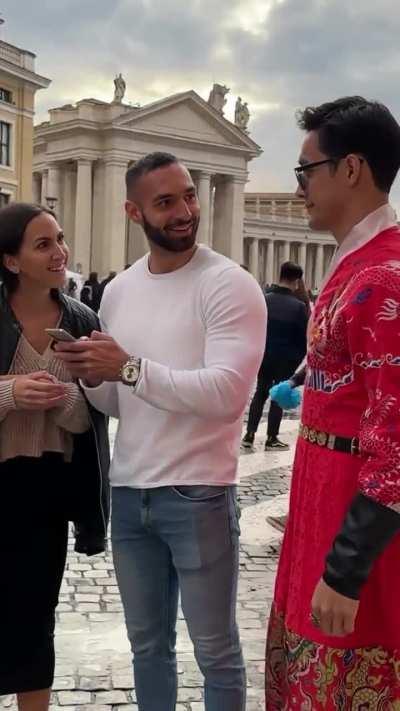 I'm so fashionable, people can't stop looking 🤡