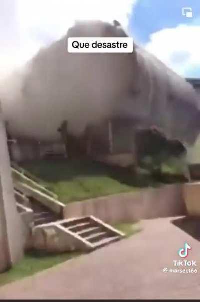 (UN)controled destruction