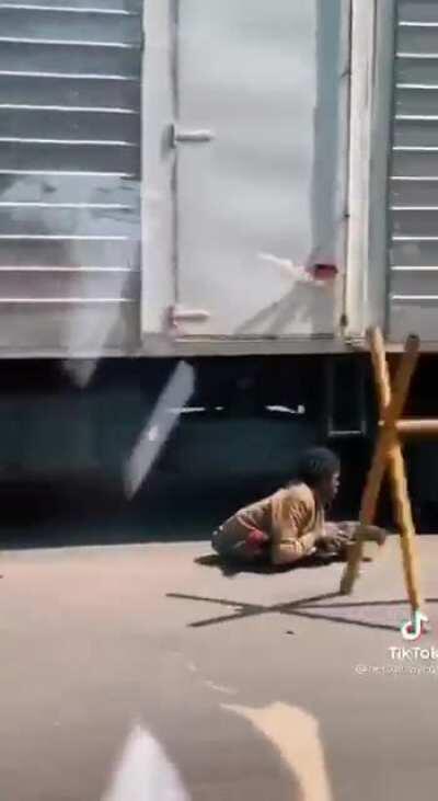 🎶Le doy gracias a la vidaaaa.., porque me ha dado tantoooo...