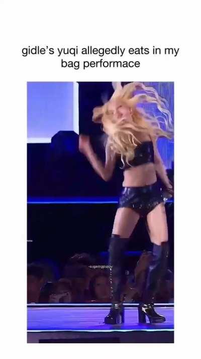 Yuqi eats every performance🖤