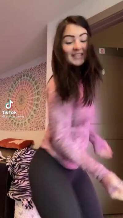 Nice non exaggerated jiggle