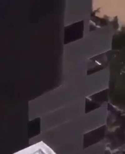 Quando eu do um bom dia para os meus vizinhos chatos que só fofocam que eu amo tanto ( so que não)