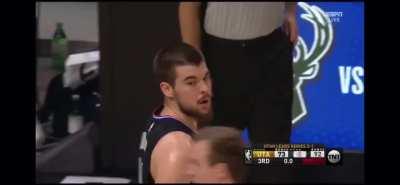 [Highlight] Ivica Zubac bails out Kawhi