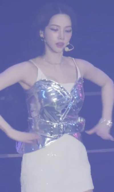 Karina’s bouncy titties 😋