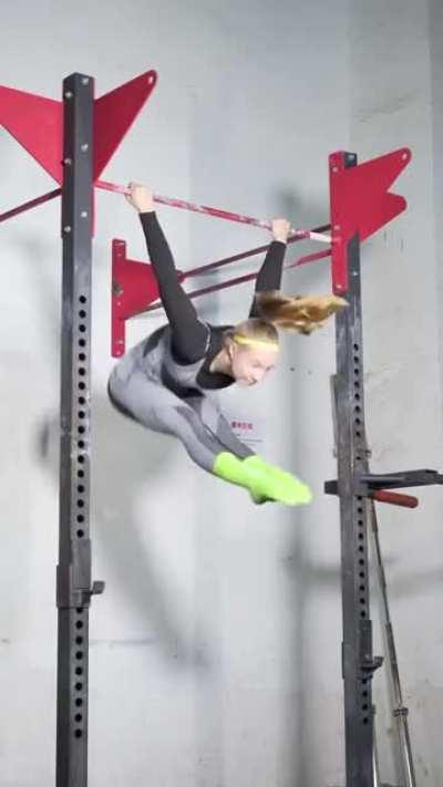 If it looks like an alien, moves like an alien, then it's an alien. But it could also be a girl in a gif.