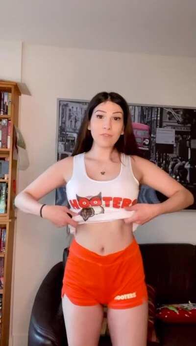 POV: I’m your new ditzy hooters waitress 💕 and you ask if we have any melons 🍈🍈