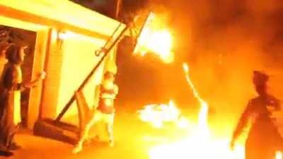 A group of dumbasses being a group of dumbasses...