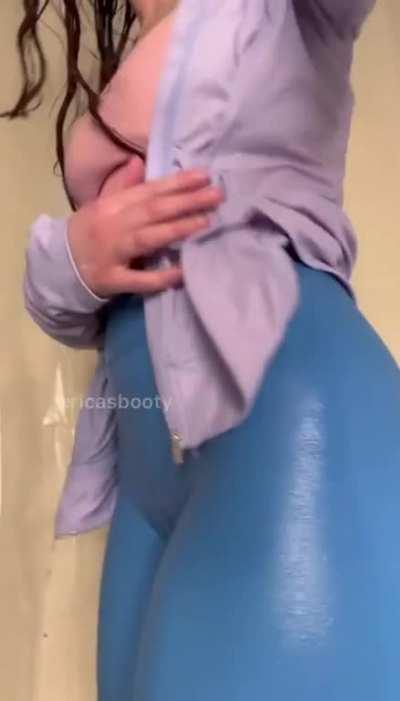 i know it might seem a little odd but i think it’s so hot when they’re wet🤤