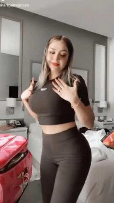 Arigameplays, cuerpo sexy.