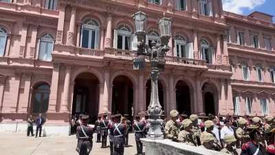 los Granaderos tocando Panic Show delante del Javo y el jefe