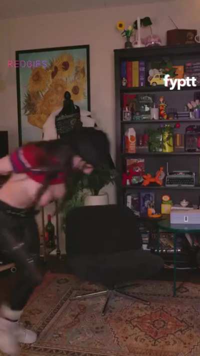 Who is this sexy babe?