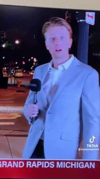 My guy was so shook he forgot where, who and what he was doing 🤣💀