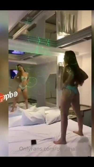 Fêr & Camila OF (Mãe e Filha) 🔥 (FlashResumeVideo)