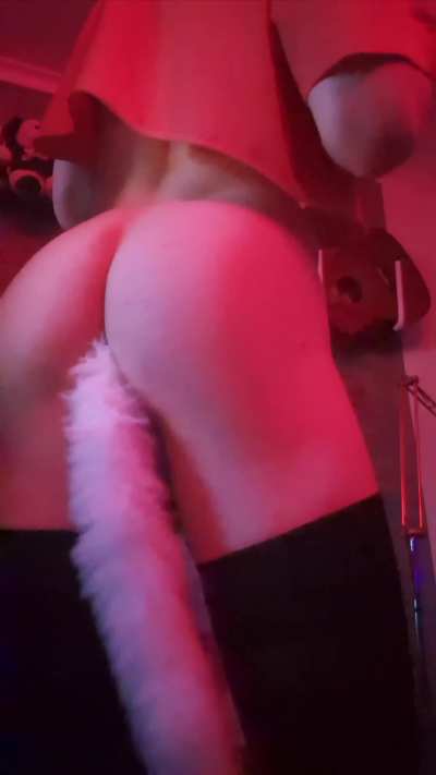 POV: im showing you my new tail plug :3