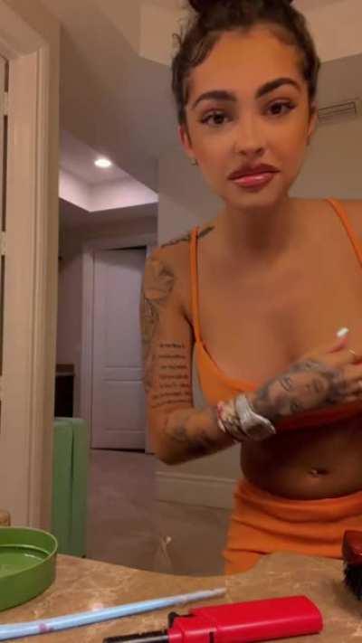 is this bitch okay? Malu Trevejo 🍑🦚😏