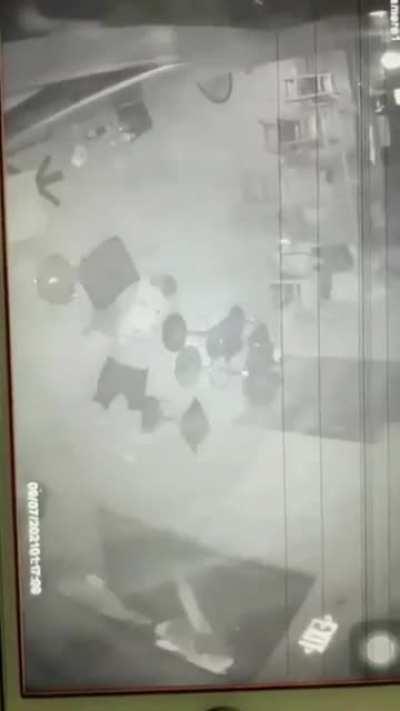 Point blank range shooting but the victim looks like survived