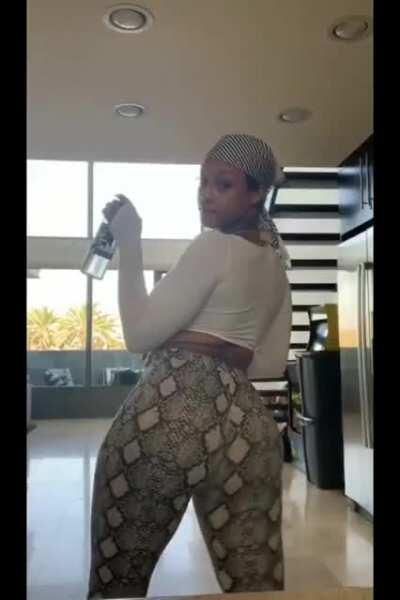 That ass is boneless and all types of juicy.🍑🍑🍑 just in time for the holidays.