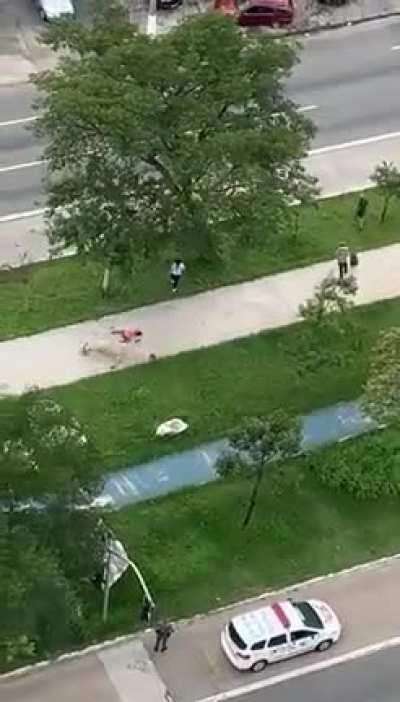 Urgente! Bolsonarista descontrolado ataca eleitores no meio da rua