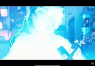 Yo cuando enciendo el movil por la noche: