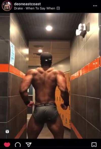 @deoneastcoast 14 days out from NPC Bev Francis Atlantic States MP. Insane V-Taper and arms at 6'1