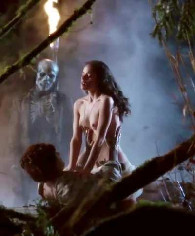 Leela Savasta nude – Masters of Horror S01E12 (2006)
