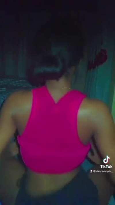 A new challenger (@dancerapple._)