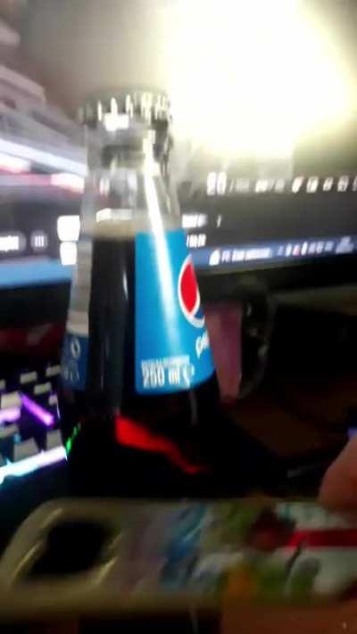 Koledzy ktoś przetłumaczy co on gada?