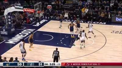 [Highlight] Pat Bev finishes through contact and tells Royce O'neal that he's too small