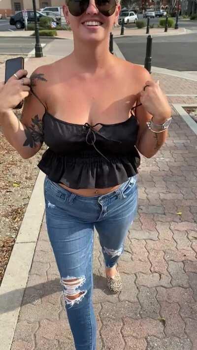 Strolling down the street, hopefully everyone enjoyed the view [gif]