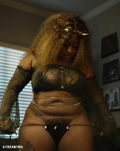 Ebony Goddess Teases her Hairy Pussy