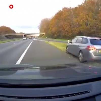 Man sacrifices own car to save another driver who is having a seizure