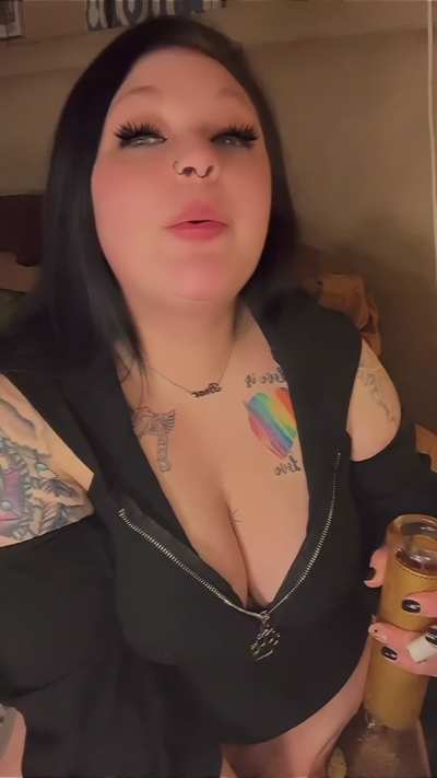 Where’s all my fellow token big tiddy babes?!