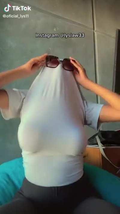 Teenagers are putting shirts over their heads and shaking violently for Halloween | @oficial_lys11