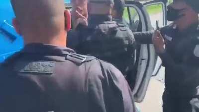 Carreata em Niter&oacute;i (RJ) a favor de Bolsonaro e contra o isolamento social &eacute; parada pela PM, e l&iacute;der bolsonarista &eacute; preso