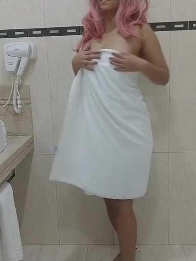 Hotel's Room Always Turn Me On 🤤 Oops, my towel fell off