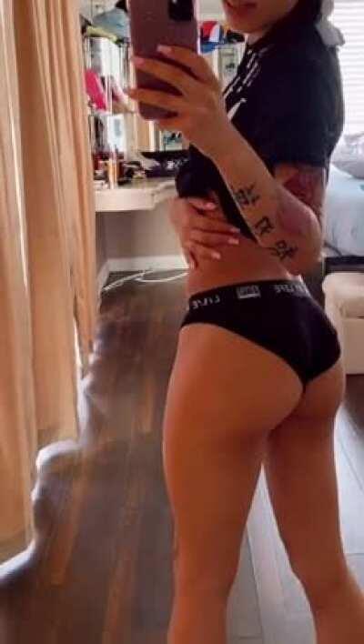 Look at that body 🤤