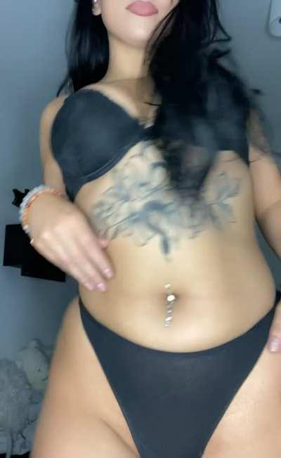 Hi to the 5 guys who would cum on my curves!