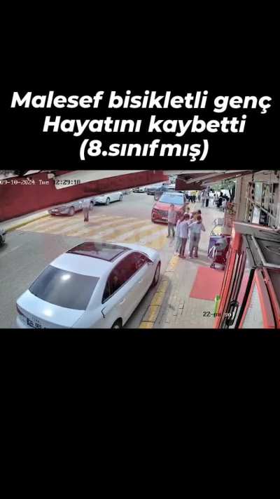 Türkiye'de neden hep böyle şeyler yaşanırken diğer ülkelerde yaşanmıyor?Türkiye'deki şoförlerde şerefsizin teki.