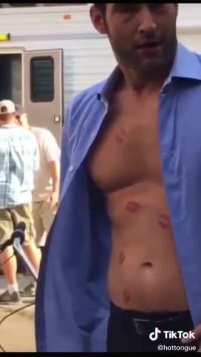 I didn’t know how much i needed to see Detective Douche kissing Lucifers body until now 😳😳