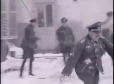 Guerra de nieve con los panas 😁