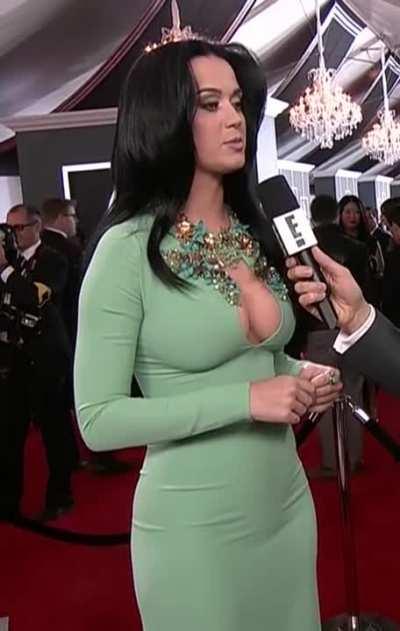 Katy Perry's famous green dress at the Grammy Awards turns 10 today (2013)